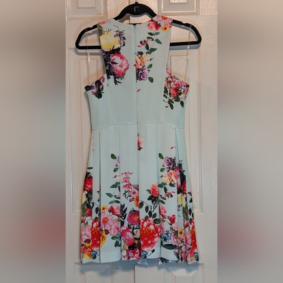 Gianni Bini Sleeveless Pleated Floral Dress - Picture 3 of 8